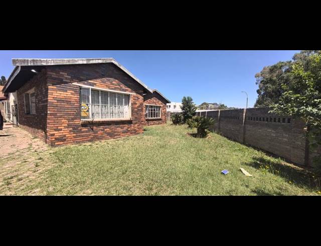 5 BEDROOM HOUSE FOR SALE IN FLEURHOF